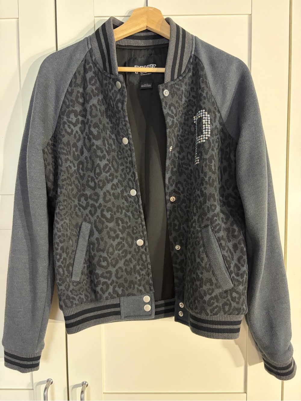 PINK Victoria's Secret Gray Leopard-Print Bomber Jacket with Rhinestone W